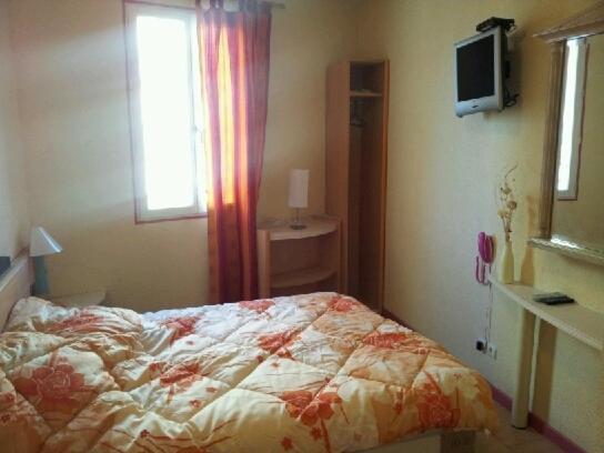 Hotel Royal Colombes Aulnay-sous-Bois Room photo